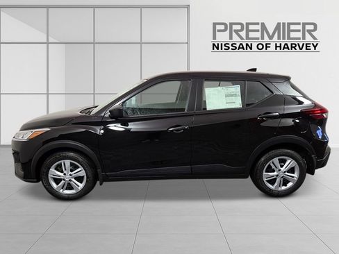 New 2025 Nissan Kicks Play S image 2