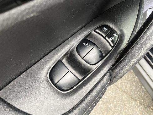 Used 2019 Nissan Rogue S w/ Special Edition Package FWD image 10