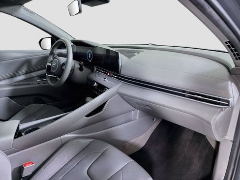 Used 2023 Hyundai Elantra SEL w/ Convenience Package FWD image 32