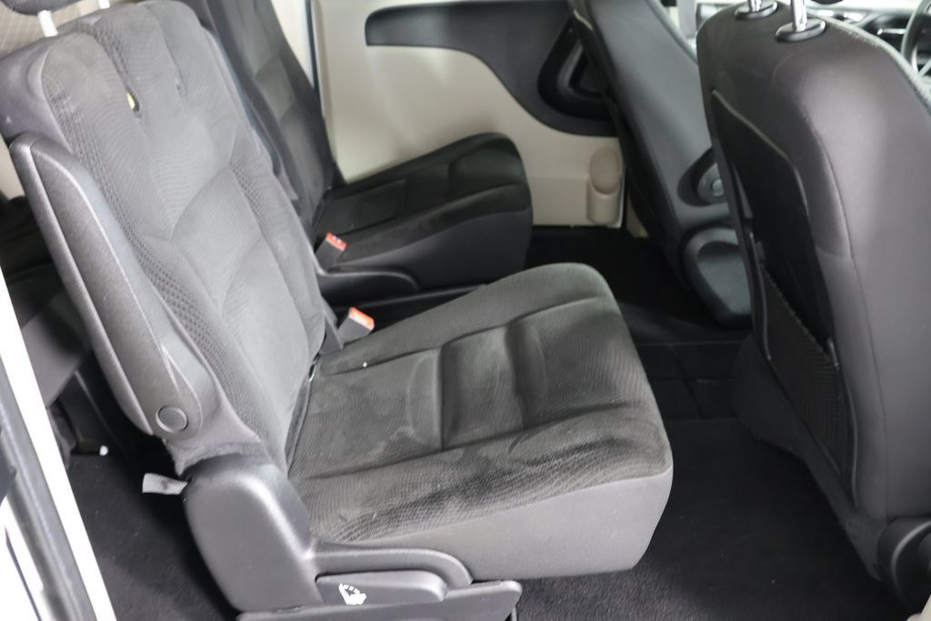 Used 2019 Dodge Grand Caravan SE FWD image 18
