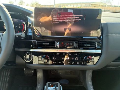 New 2026 Nissan Pathfinder Platinum image 14