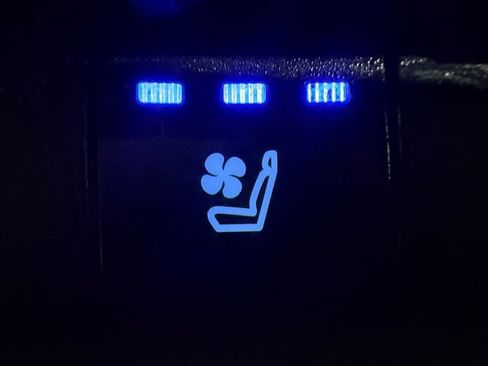 Used 2023 Toyota Tundra Platinum image 7