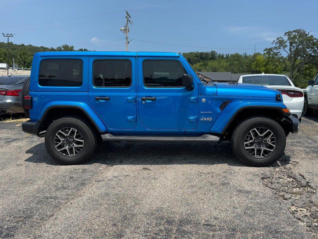 Used 2024 Jeep Wrangler Unlimited Sahara AWD/4WD image 2
