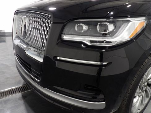 Used 2022 Lincoln Navigator Reserve AWD/4WD image 9