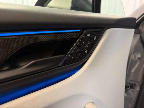 Certified 2025 Porsche Macan Turbo Electric AWD/4WD image 8