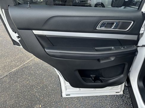 Used 2017 Ford Explorer XLT image 16