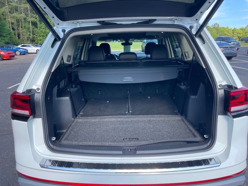 Used 2025 Volkswagen Atlas Peak Edition SE AWD/4WD image 16
