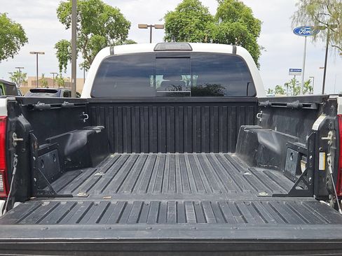 Used 2017 Toyota Tacoma TRD Off-Road w/ Tow Package (A/T) AWD/4WD image 7