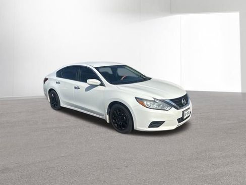 Used 2018 Nissan Altima 2.5 S w/ S Convenience Package FWD image 3