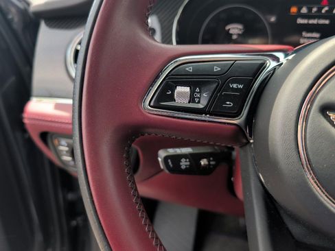Used 2022 Bentley Bentayga AWD/4WD image 26