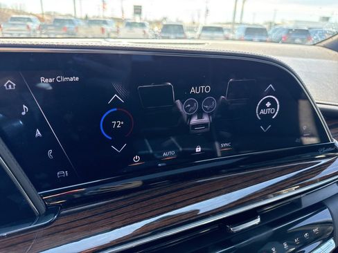 Used 2023 Cadillac Escalade Premium Luxury AWD/4WD image 35