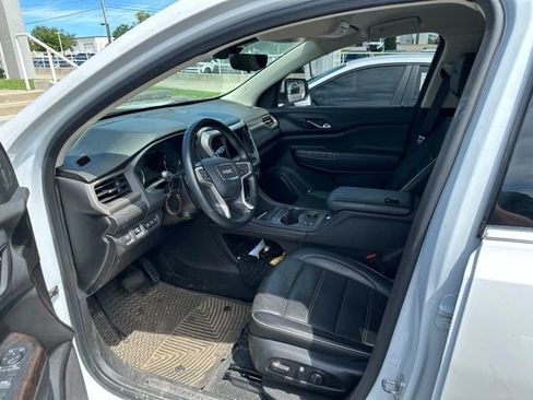 Used 2023 GMC Acadia Denali w/ Denali Technology Package FWD image 4