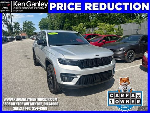 Used 2025 Jeep Grand Cherokee Altitude w/ Trailer Tow Package AWD/4WD image 1