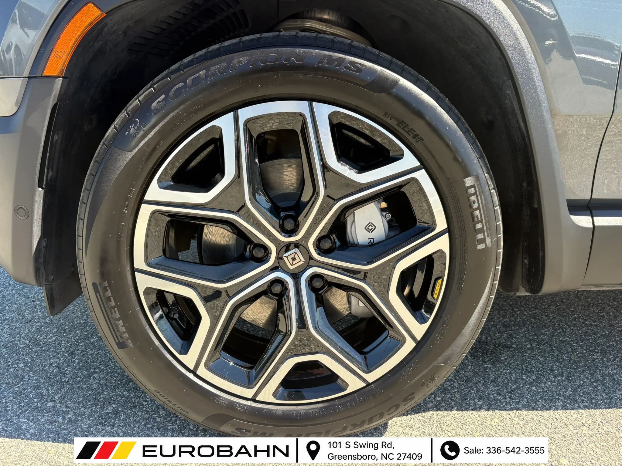Used 2025 Rivian R1S Adventure Dual AWD/4WD image 30