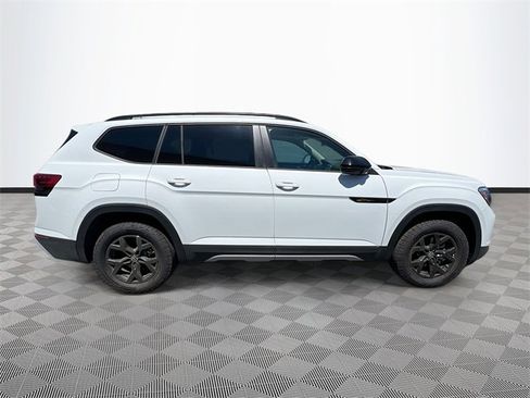 New 2024 Volkswagen Atlas Peak Edition SE image 8