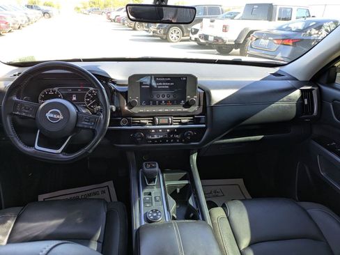 Used 2023 Nissan Pathfinder SL w/ Lighting Package (N92) image 16