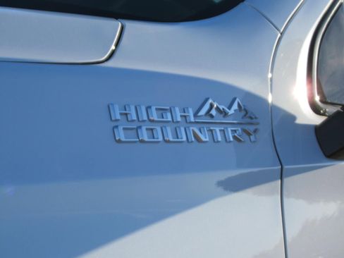 New 2026 Chevrolet Suburban High Country RWD image 8