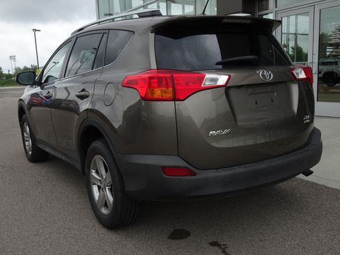 Used 2015 Toyota RAV4 XLE AWD/4WD image 3