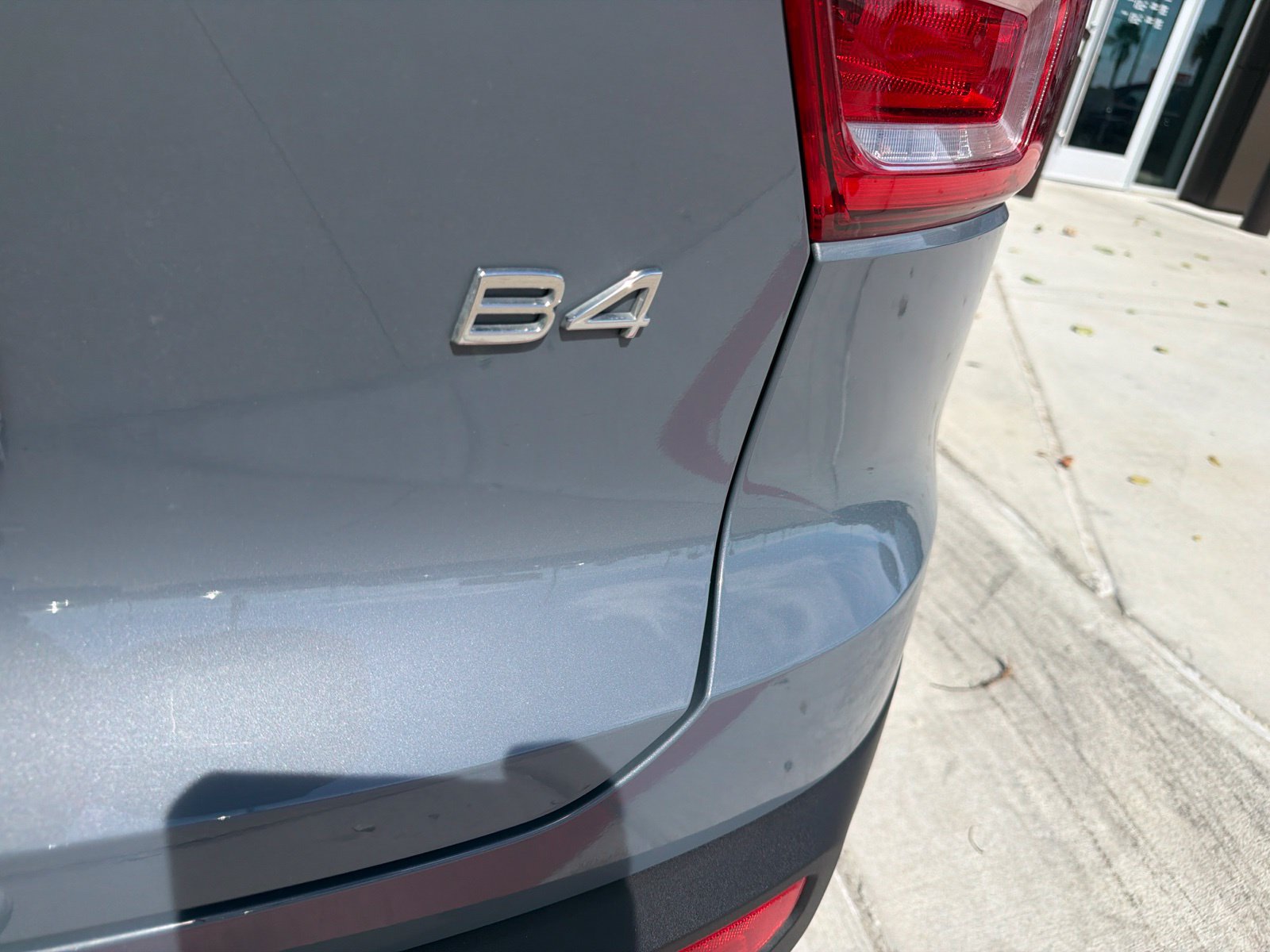 Used 2023 Volvo XC40 B4 Plus w/ Driver Assist Package FWD image 7