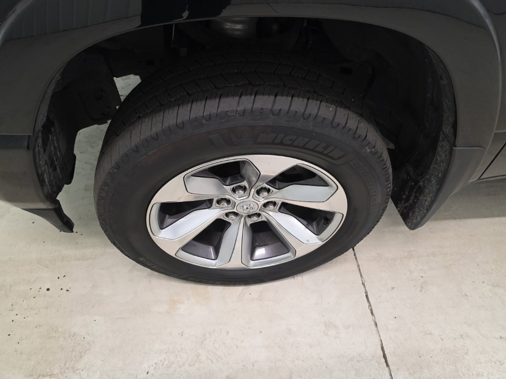 Used 2021 RAM 1500 Limited AWD/4WD image 2