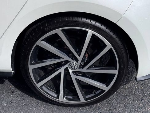Used 2019 Volkswagen Golf R 4-Door AWD/4WD image 15