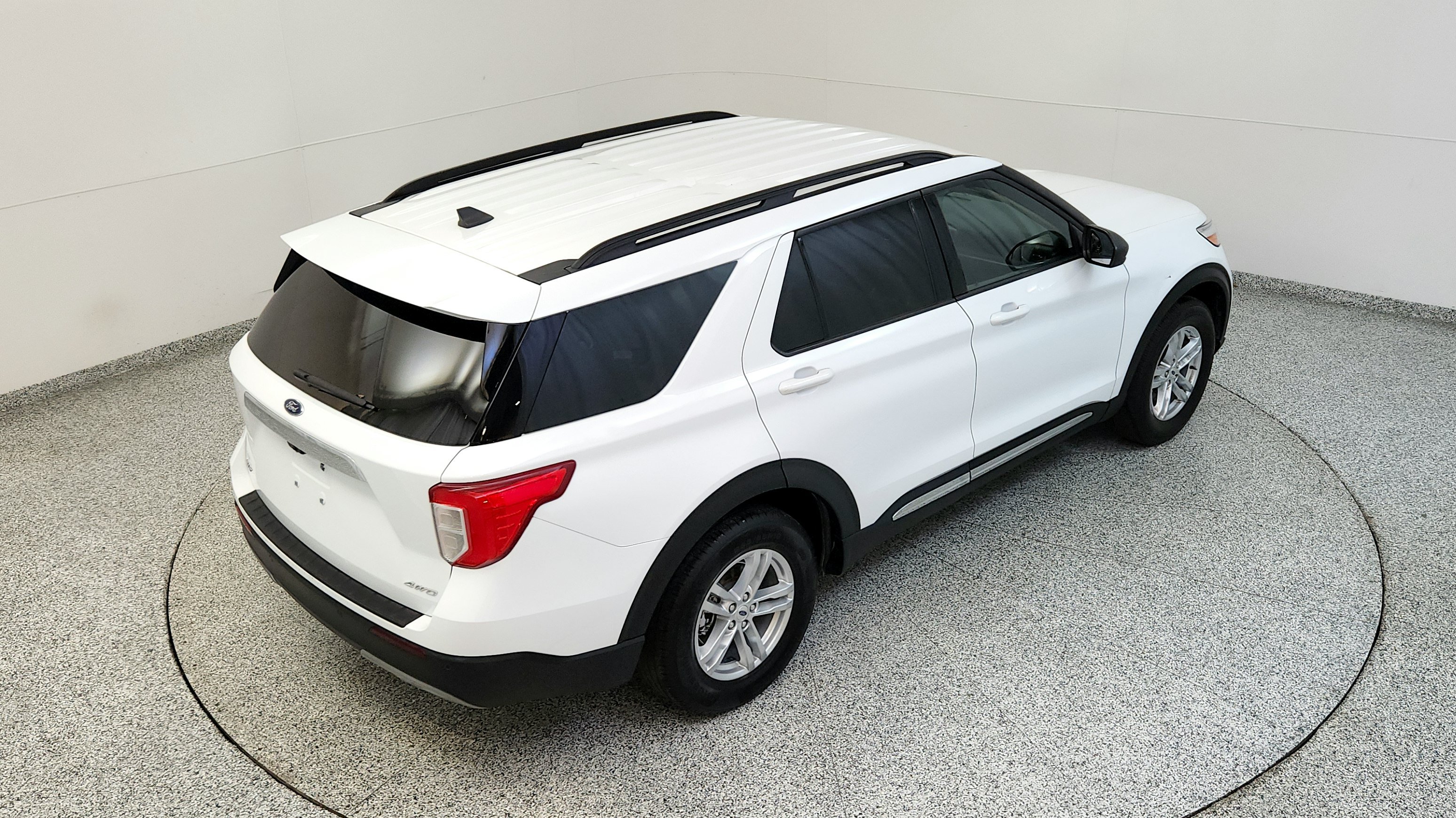 Used 2023 Ford Explorer XLT w/ Equipment Group 202A AWD/4WD image 16