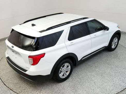Used 2023 Ford Explorer XLT w/ Equipment Group 202A AWD/4WD image 16