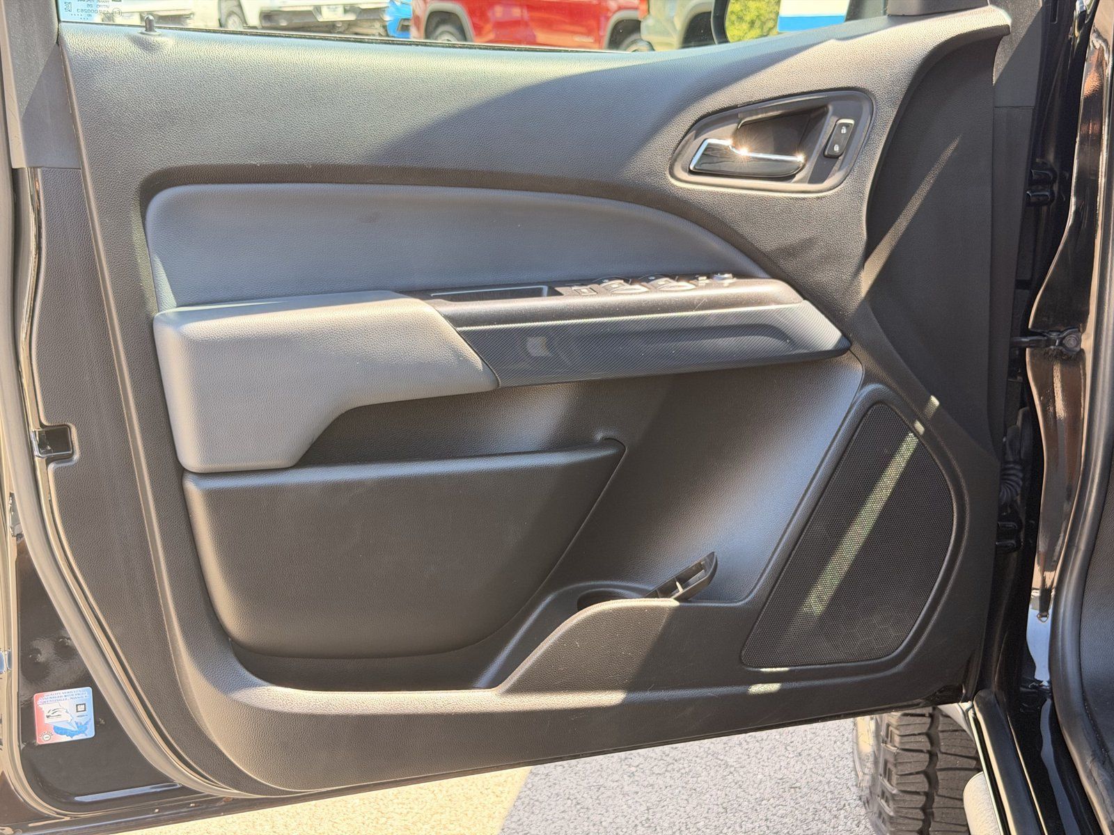 Used 2021 Chevrolet Colorado Z71 w/ Z71 Midnight Edition AWD/4WD image 16