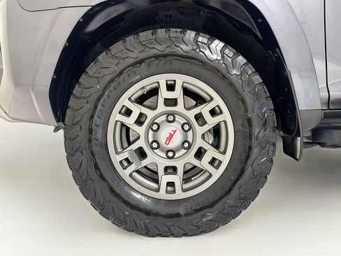 Used 2018 Toyota 4Runner TRD Off-Road w/ TRD Performance Package AWD/4WD image 26