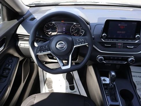 Used 2020 Nissan Altima 2.5 S FWD image 5