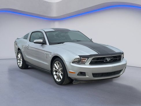 Used 2011 Ford Mustang Premium w/ 202A Rapid Spec Order Code RWD image 5