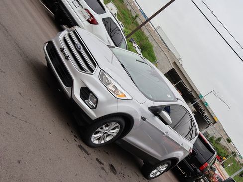 Used 2019 Ford Escape SE FWD image 3