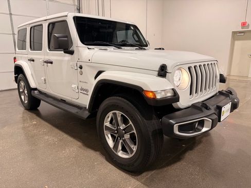 Used 2021 Jeep Wrangler Unlimited Sahara AWD/4WD image 3