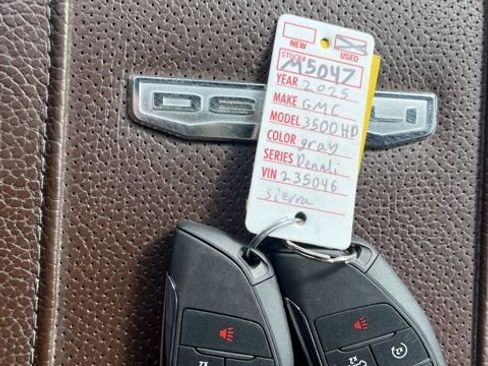 Used 2025 GMC Sierra 3500 Denali AWD/4WD image 47