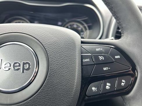 Used 2023 Jeep Cherokee Altitude Lux image 25