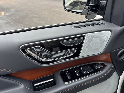 Certified 2024 Lincoln Navigator Black Label image 12