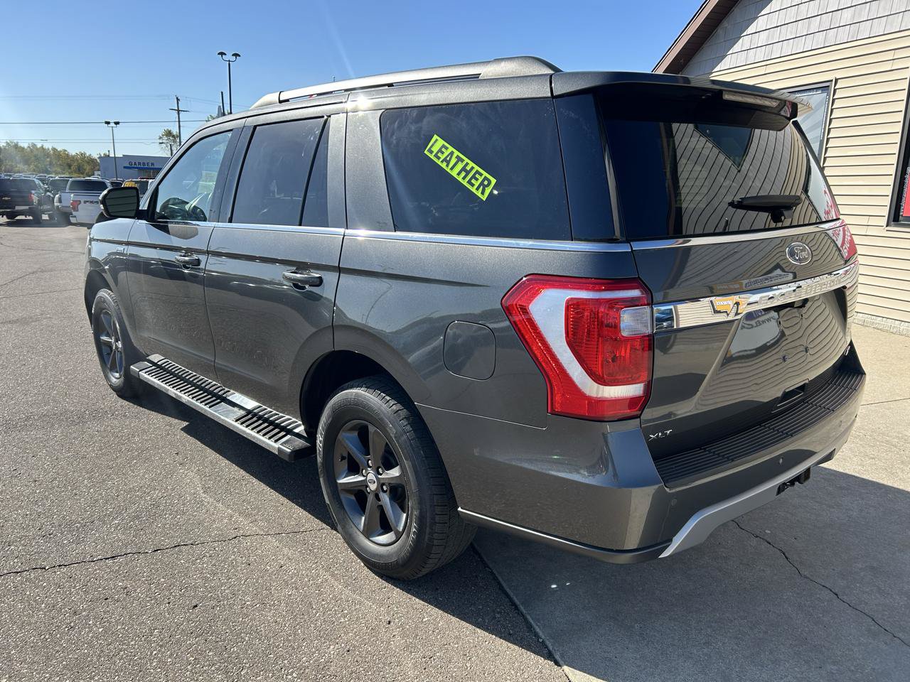 Used 2019 Ford Expedition XLT w/ Equipment Group 202A AWD/4WD image 7