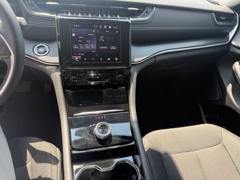 Used 2023 Jeep Grand Cherokee Laredo w/ Luxury Tech Group I AWD/4WD image 24