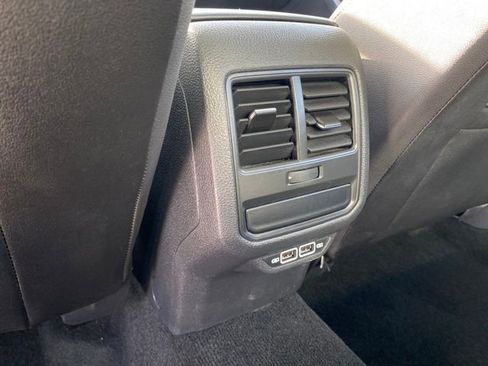 Used 2022 Volkswagen Passat 2.0T image 18