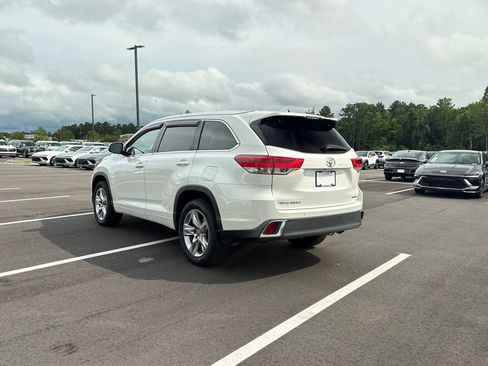 Used 2019 Toyota Highlander Limited FWD image 3