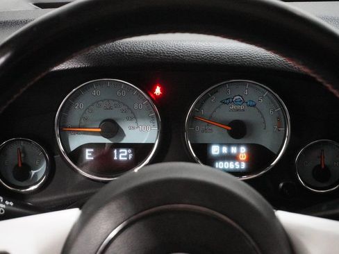 Used 2012 Jeep Wrangler Unlimited Sahara image 19