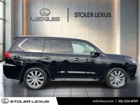 Used 2017 Lexus LX 570 4WD w/ Luxury Package image 4