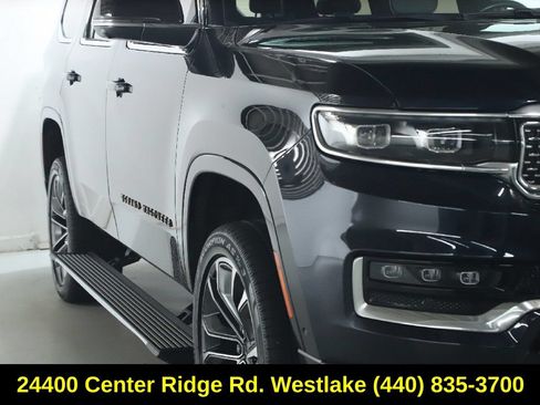 Used 2022 Jeep Grand Wagoneer Series III AWD/4WD image 9