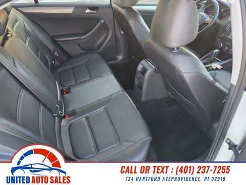 Used 2018 Volkswagen Jetta Wolfsburg Edition image 12