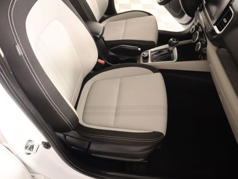 Used 2025 Hyundai Venue SEL image 12