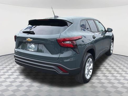 Used 2026 Chevrolet Trax LS w/ LS Convenience Package FWD image 5
