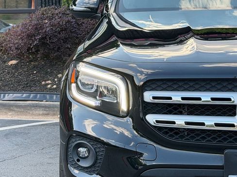 Used 2023 Mercedes-Benz GLB 250 w/ Premium Package image 4