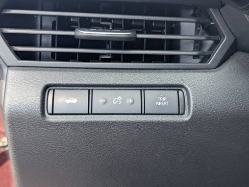 Used 2024 Nissan Altima 2.5 SV FWD image 23
