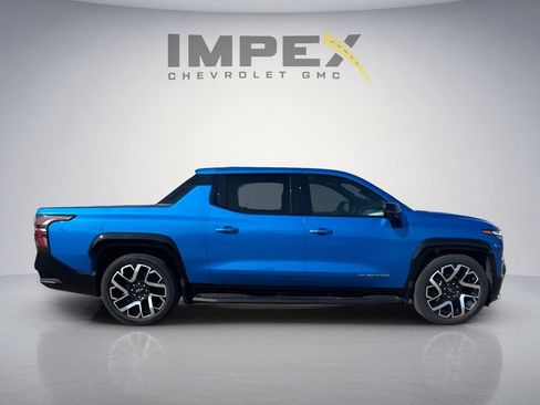 Used 2025 Chevrolet Silverado EV RST AWD/4WD image 6