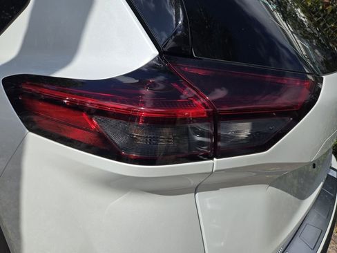 Used 2024 Nissan Rogue SL FWD image 7